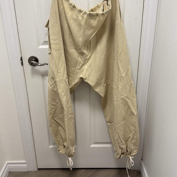 Gucci linen pants are super comfy! - Picture 2 of 6